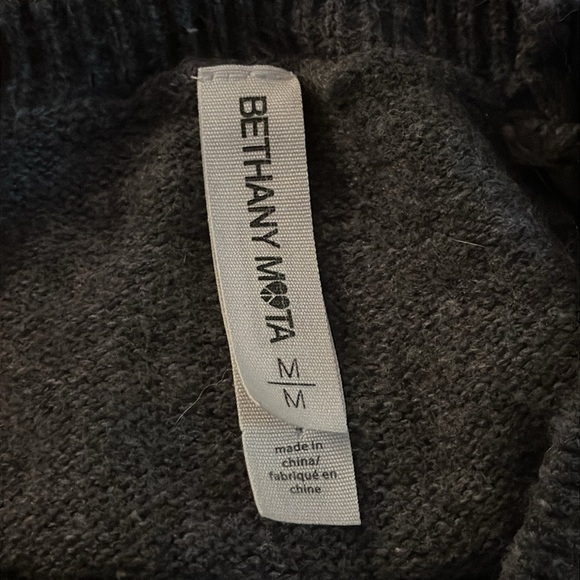 Bethany‎ Mota Gnome Sweater Gray Crew Neck Womens M Christmas Holiday Cozy Soft - Picture 9 of 11